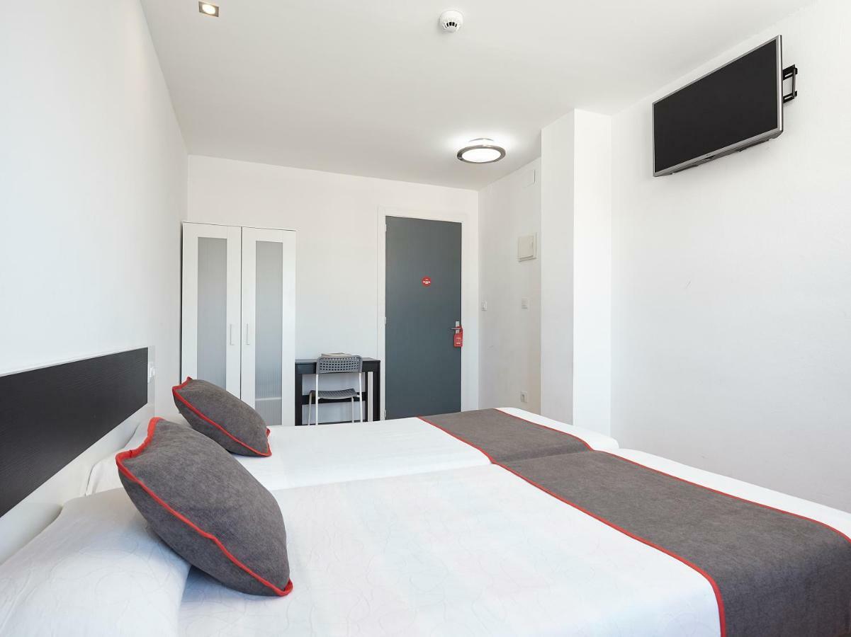 Hostal Mas Ferrer Cornella de Terri Экстерьер фото