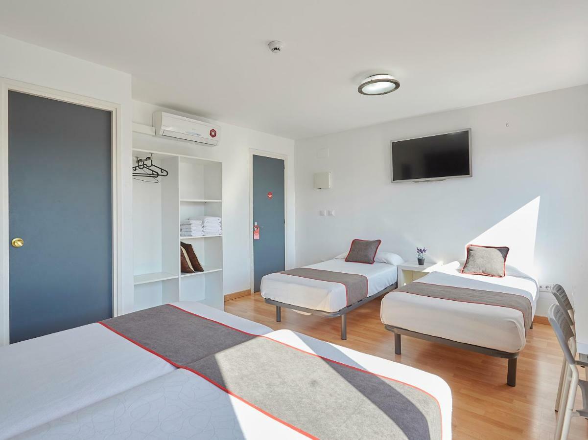 Hostal Mas Ferrer Cornella de Terri Экстерьер фото