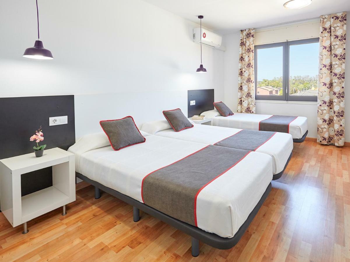 Hostal Mas Ferrer Cornella de Terri Экстерьер фото