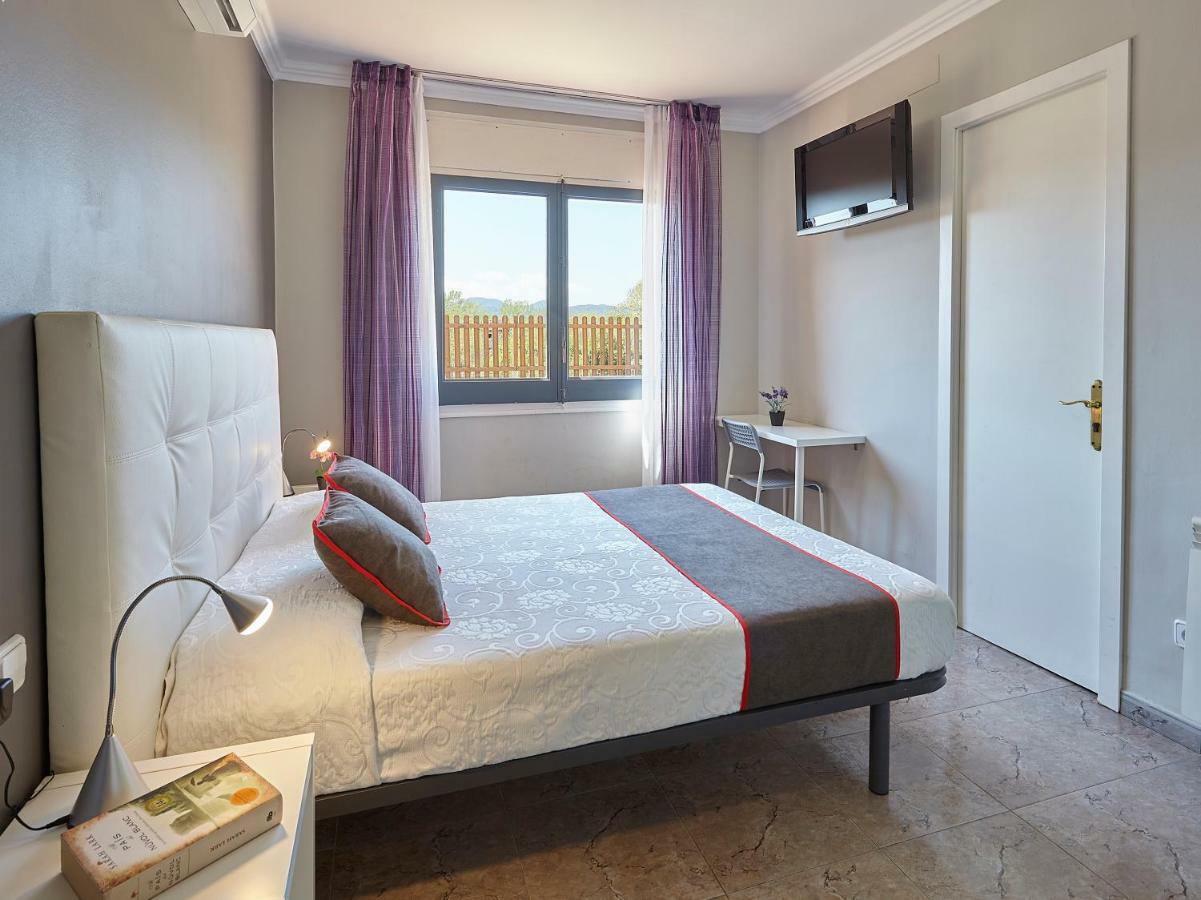 Hostal Mas Ferrer Cornella de Terri Экстерьер фото