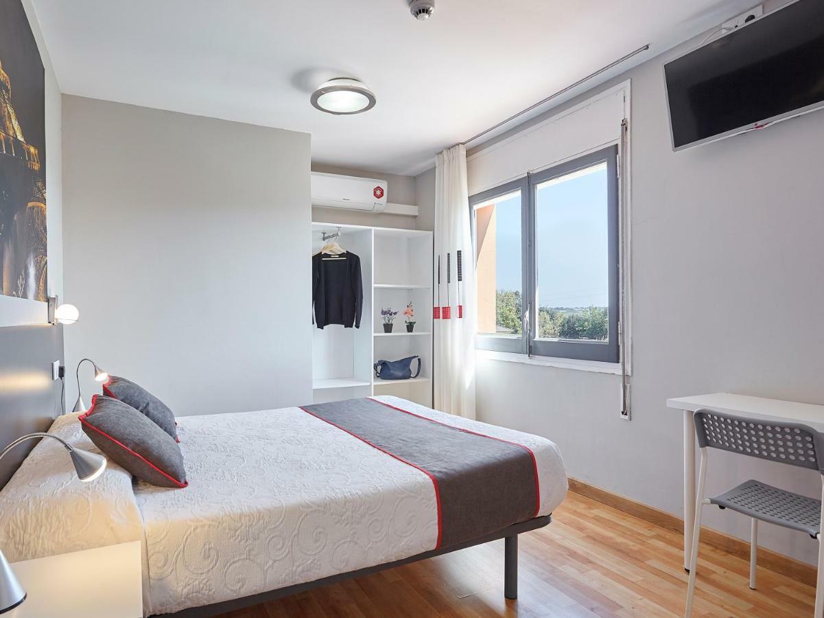 Hostal Mas Ferrer Cornella de Terri Экстерьер фото