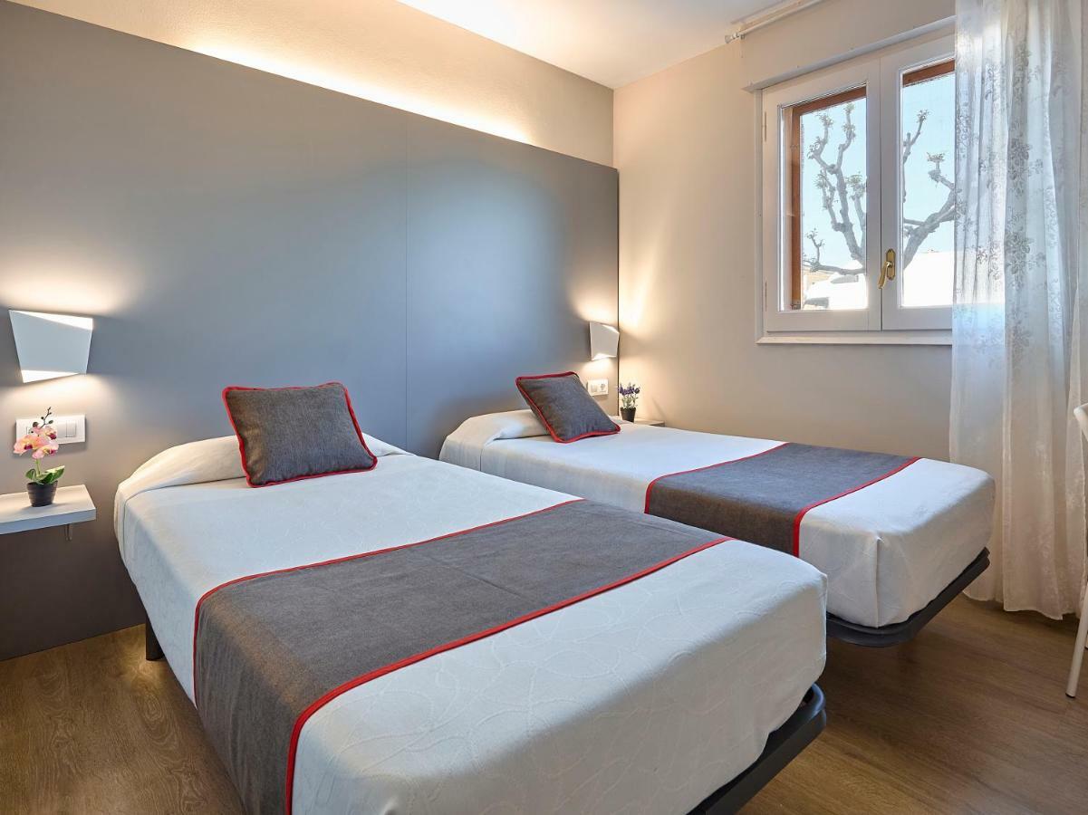 Hostal Mas Ferrer Cornella de Terri Экстерьер фото