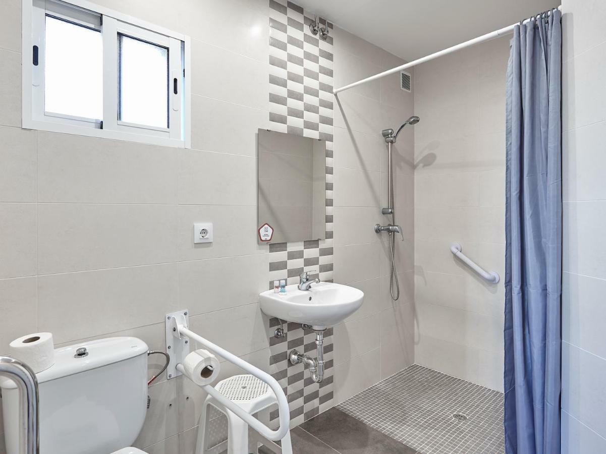 Hostal Mas Ferrer Cornella de Terri Экстерьер фото
