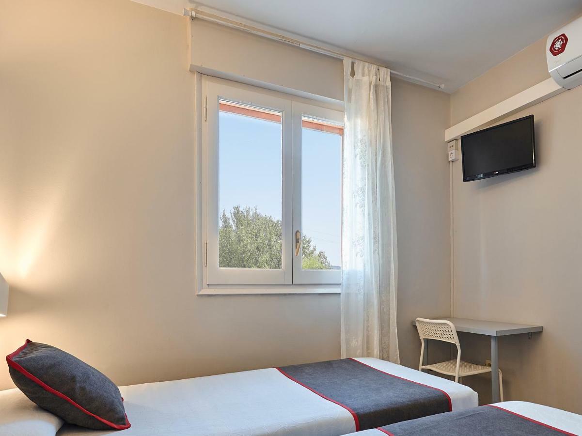 Hostal Mas Ferrer Cornella de Terri Экстерьер фото